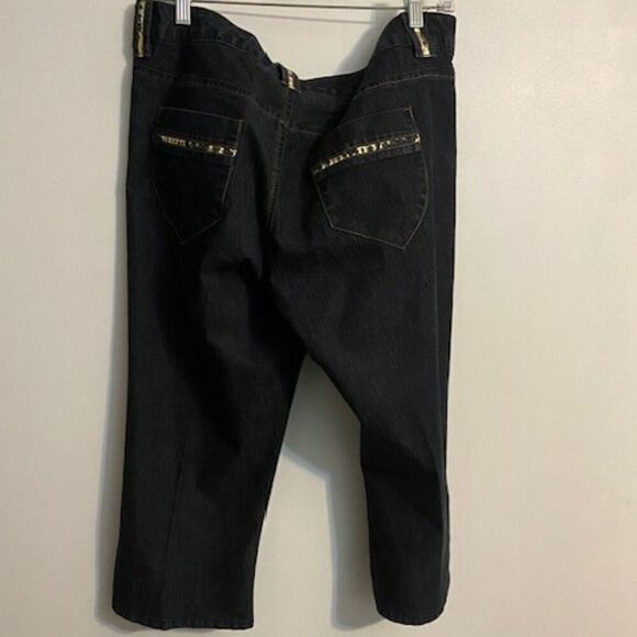 Bisou Bisou distressed denim capri's, size 14 - Picture 2 of 3